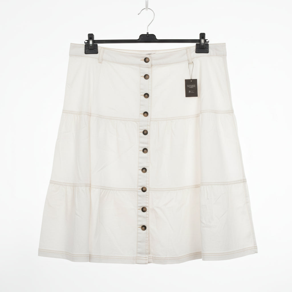 Warm white skirt with buttons 